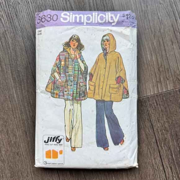 Vintage 1970s Simplicity 6630 Sewing Pattern One Size Reversible Poncho COMPLETE - Picture 1 of 2